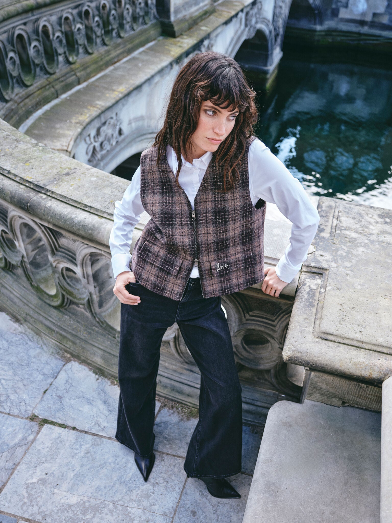 Modelshot / Black / Detail